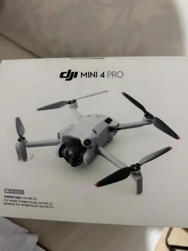 Vendo DJI mini 4 pro Fly more