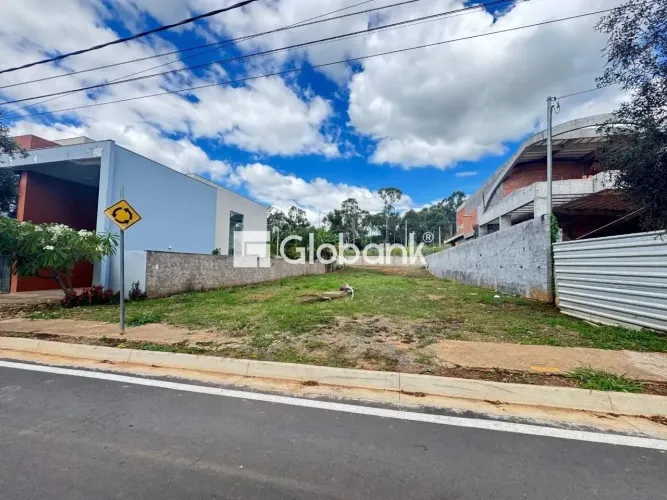 Terreno de 600 metros a venda em condominio gran royalle