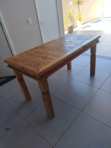Mesa de madeira rústica
