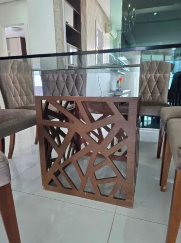 Mesa de jantar com tampo de vidro + 8 cadeiras