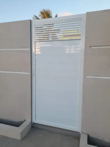 Portão social em alumínio