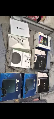 Caixa de vídeo game ps4 ps5 xbox<br>Xbox series s 150<br>Ps5 100 cada<br>Ps4 50 cada<br>Pego trocas