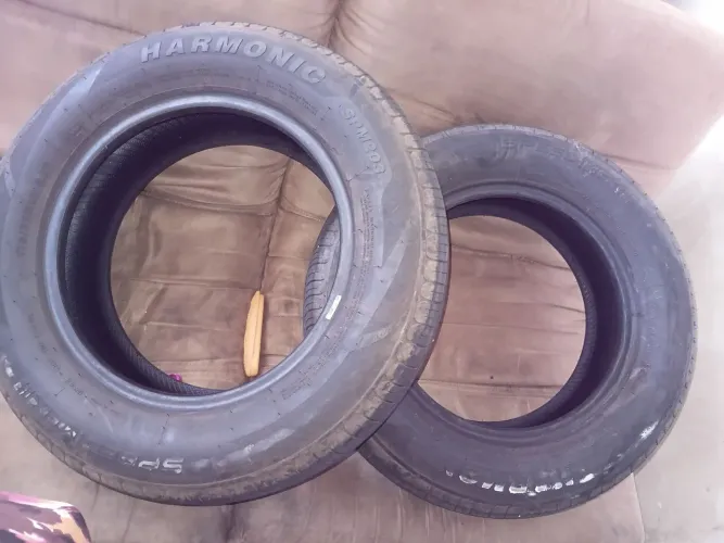 Vendo 2 pneus ar 14.