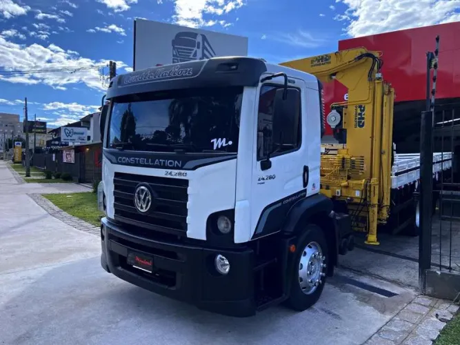 CAMINHÃO MUNCK PHD 30 TON. E CARROCERIA DE MADEIRA NO 24-280