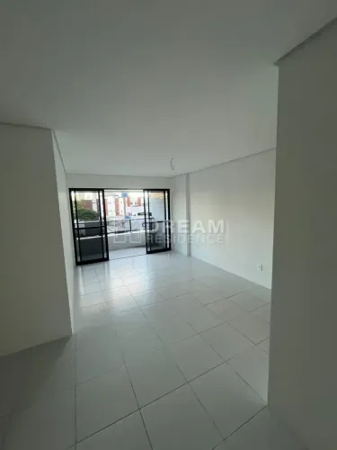 (Foco na Configuração): Raridade na Encruzilhada: 120m², 4 Quartos (2 Suítes), Sacada e La