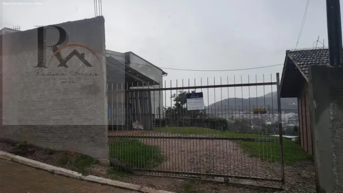 Casa para Venda em Palhoça, Aririu, 3 dormitórios, 1 banheiro, 5 vagas