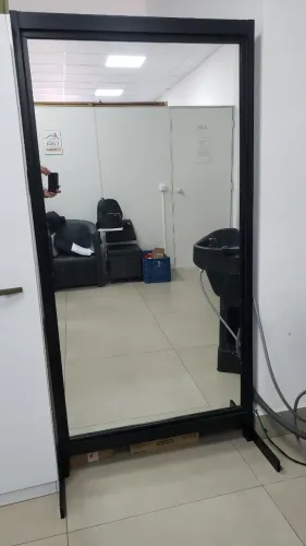 ESPELHO: 1,75m x 0,90m