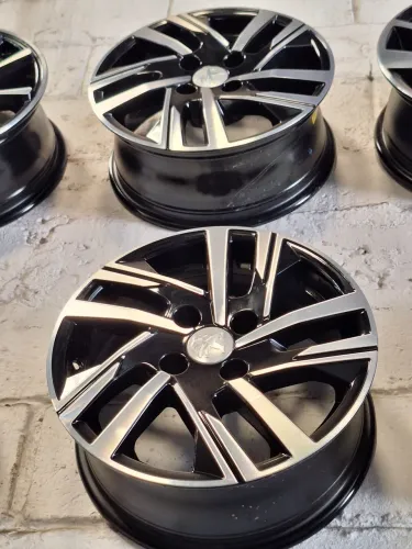 Rodas aro 15 Peugeot novas dá KR só 2.200