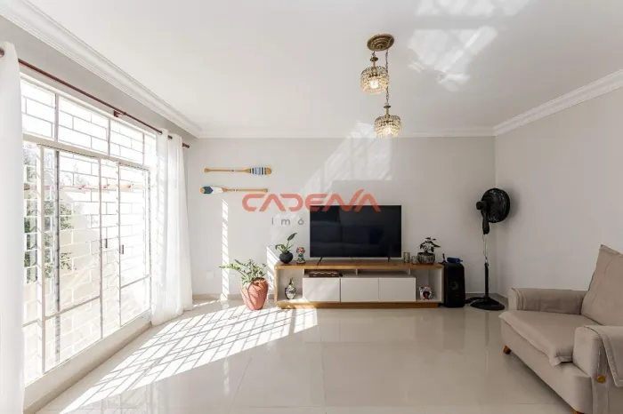 Sobrado com 3 quartos e 4 vagas à venda no Ahu