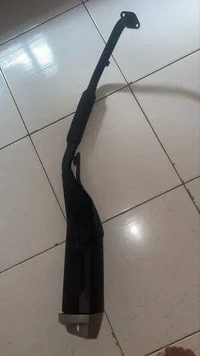 Escapamento R15 original.