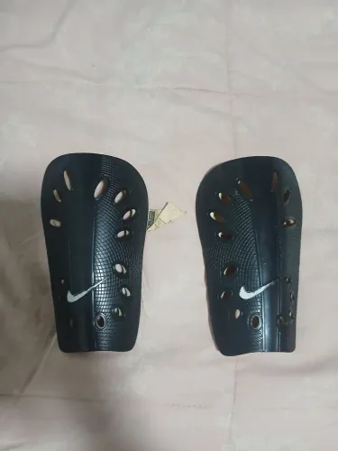 Caneleira Futebol Nike