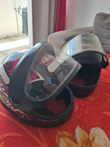 CAPACETES EM BOM ESTADO