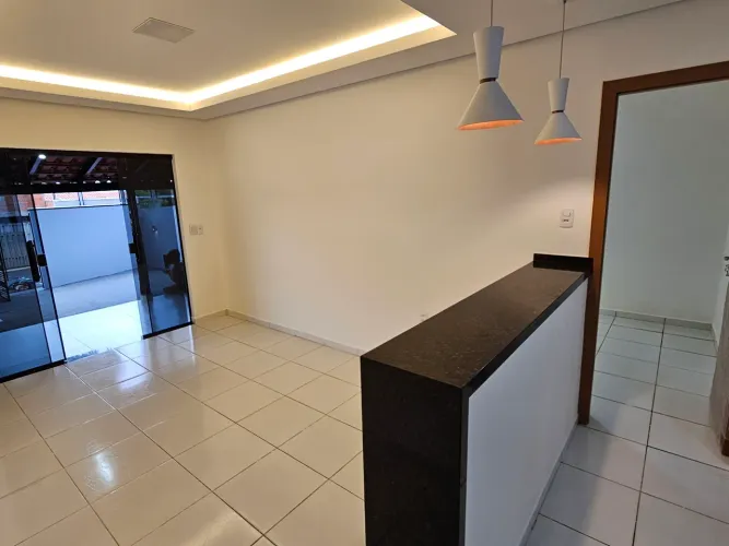 Vende-se esta linda casa no Tijucal
