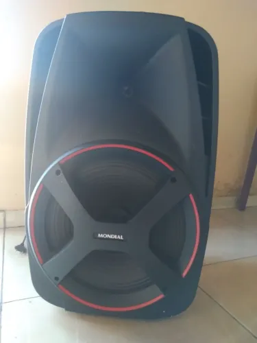 Vendo caixa de som semi nova mundial Bluetooth 550 RMS valor 370,00 R$