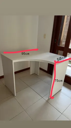 Mesa de canto em MDF + Estante de madeira