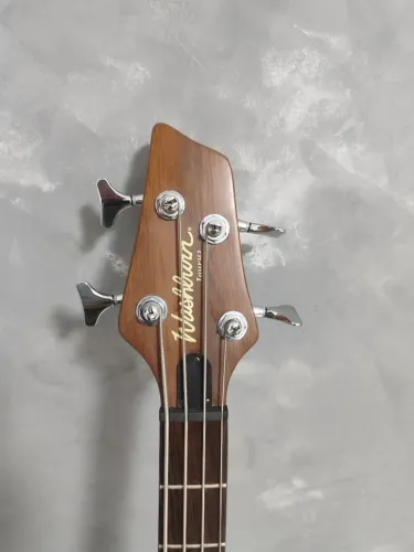 Baixo washburn Tauros 