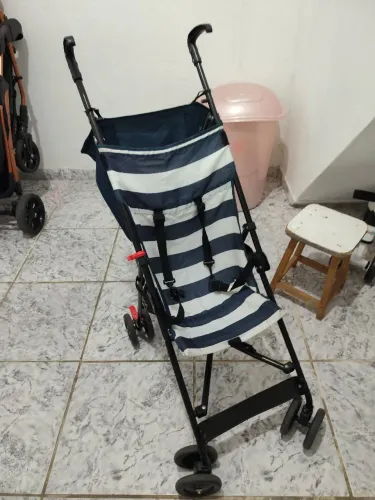 Carrinho de bebê para passeio