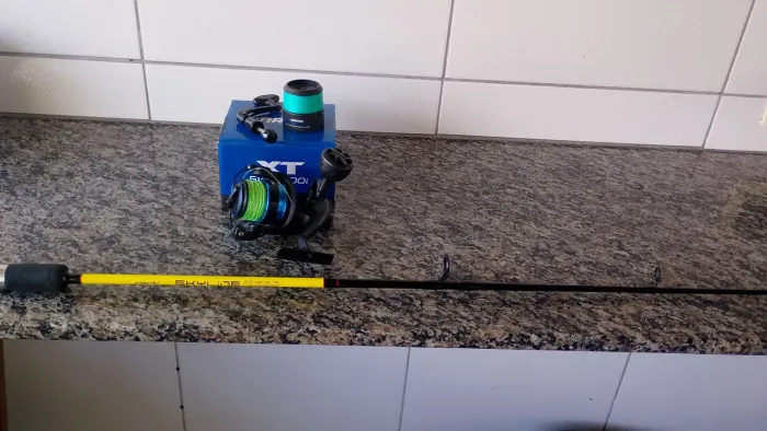Vara de pesca e molinete