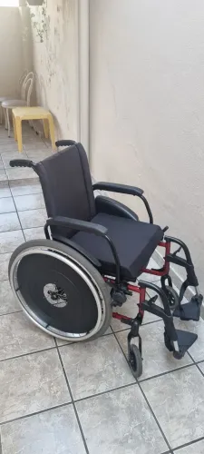 CADEIRA DE RODAS SEMI NOVA