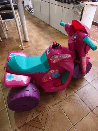 Motoca infantil elétrica feminina
