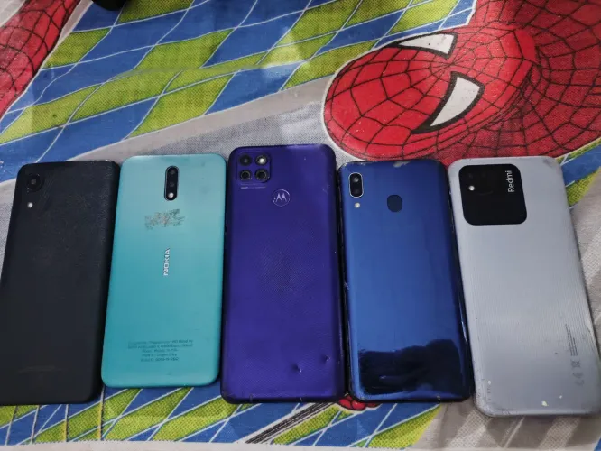 Lote de celulares para conserto ou retirada de peças