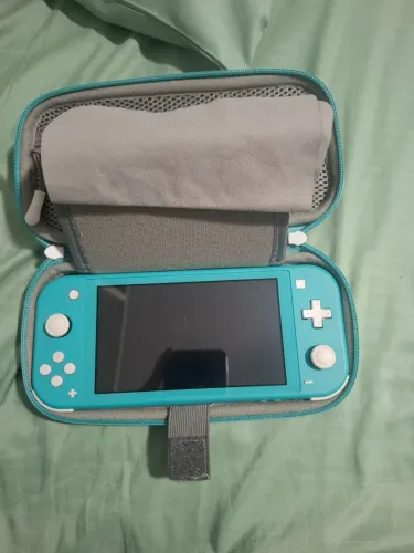 Nintendo Switch Lite com capa