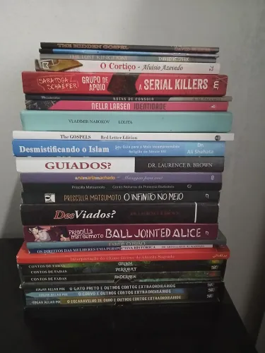 Lote de livros usados - 48 livros
