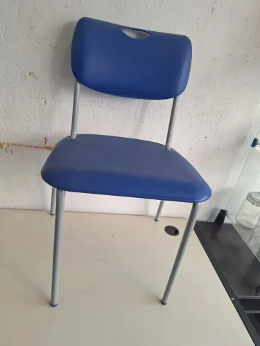 Cadeira fixa resistente ,Nova. 