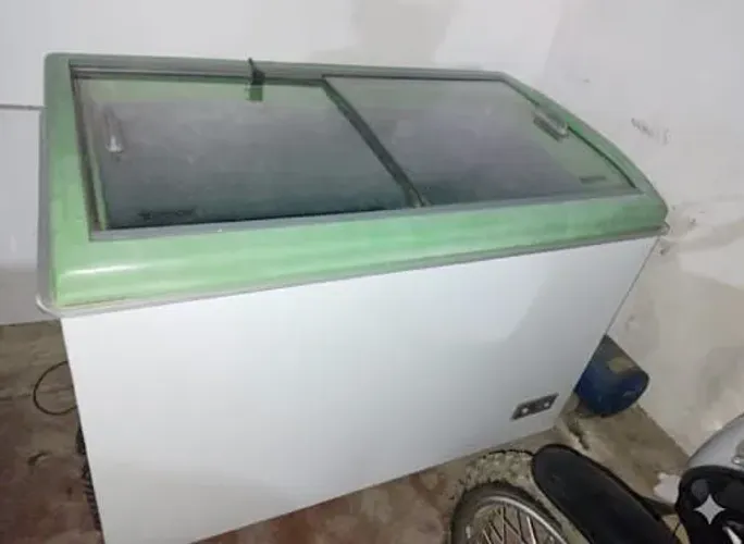 Frezzer artico tampa de vidro 400 lts