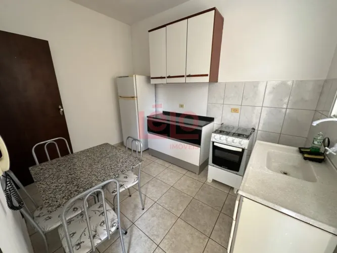 Kitnet mobiliada para alugar na Zona 07 em Maringá com 1 quarto, garagem e localização pró