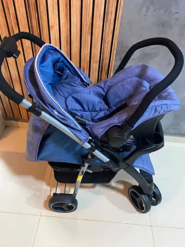 Vendo kit carrinho+ bebê conforto da marca Kiddo reversível azul jeans ?