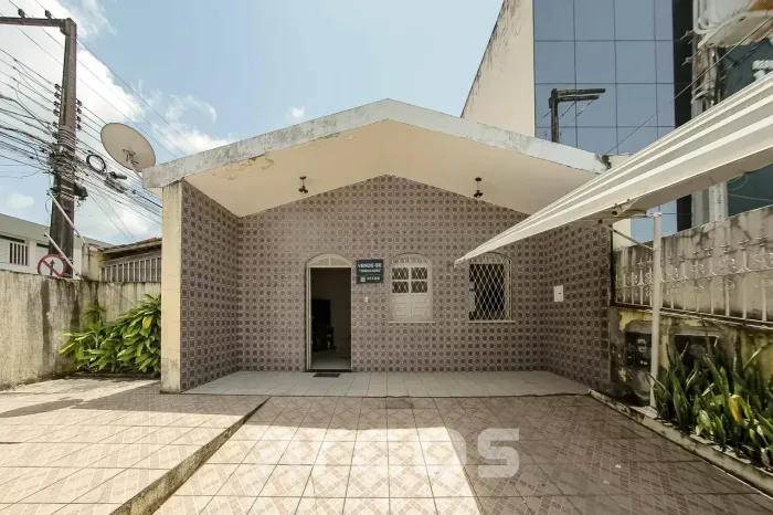 Casa de esquina no Suíssa com 5 quartos e 3 vagas ideal para clínica ou moradia
