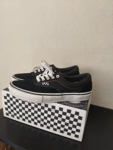 Vans pro authentic black white tamanho 40 41 usado apenas 2 vezes ,paguei 400