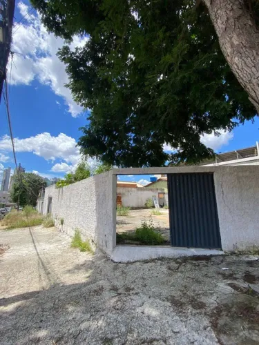 LOTE DE ESQUINA COMERCIAL DE 500 M² NO SETOR PEDRO LUDOVICO ALTO FLUXO, LOCALIZAÇÃO ESTRA