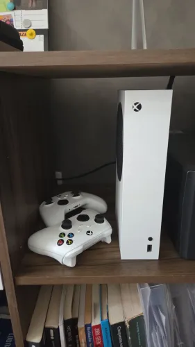 Xbox series S 512 + 2 controles ótimo estado