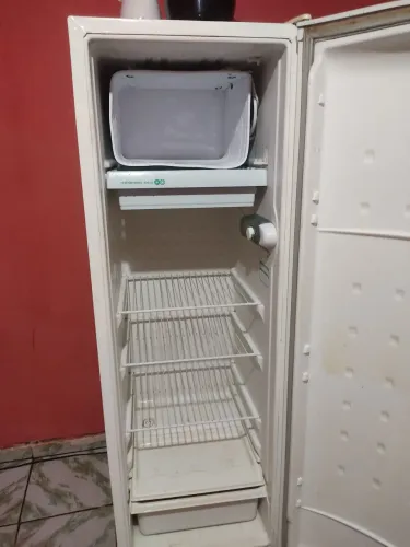 GELADEIRA GELANDO MUITO