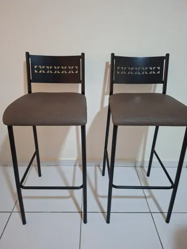 Vende-se Duas Banquetas