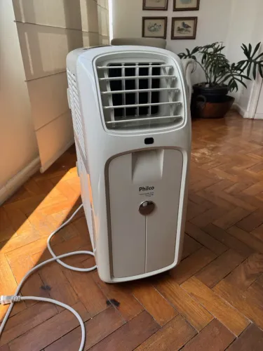 AR COND PORTÁTIL 11.000btu CONTROLE REMOTO - POUCO USO NA EMBALAGEM - VENDO UM OU DOIS