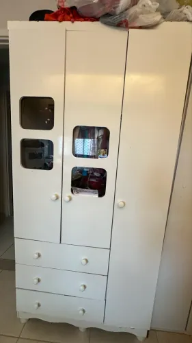 Guarda roupa semi novo/ pequeno
