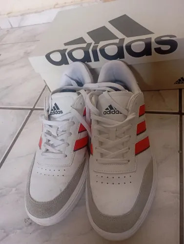 Tênis Adidas courtblok novo
