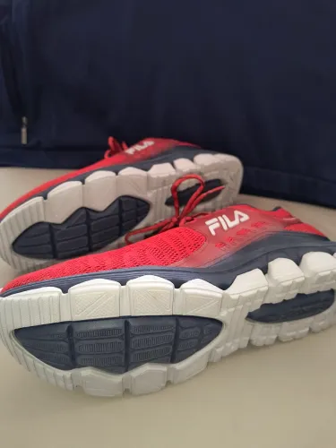 Tênis Fila , novo, nunca usado , aceito troca. Leia o Anúncio .