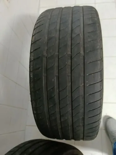 Pneus 255,40,20