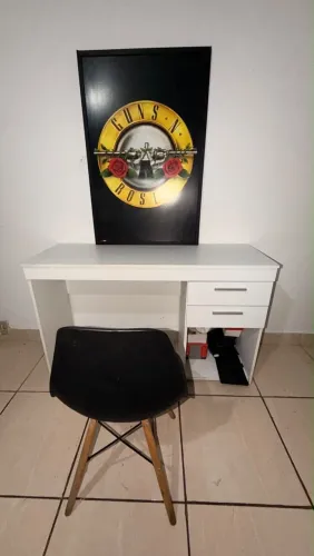 Escrivaninha branca com 2 gavetas