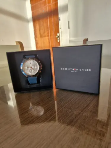 Relogio Tommy Hilfiger modelo TH. 504.3 (original). Caixa em aço e pulseira em borracha
