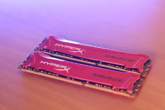Kit Kingston HyperX Savage 16 GB (2x8GB) Desktop Game Ddr3 2133mhz Non-ecc Cl11 Red