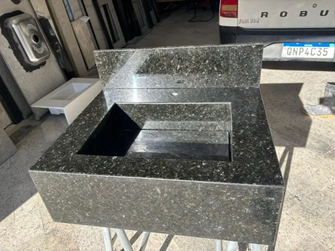 Lavatório Granito Verde Ubatuba 0.60 x 0.50