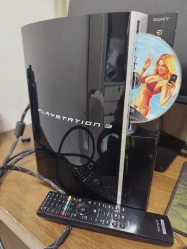 Ps3 Fat Black piano Relíquia CECHL01 +de 15 jogos físicos. Nunca aberto