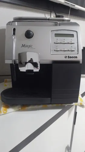 Máquina de Café Espresso em Grãos Saeco Magic