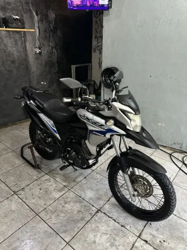 Vendo ou troco XRE 190 em moto do meu agrado ou em carro