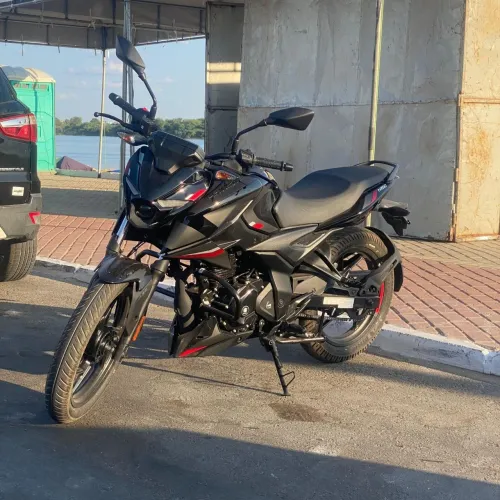 Moto Pulsar N150 Bajaj